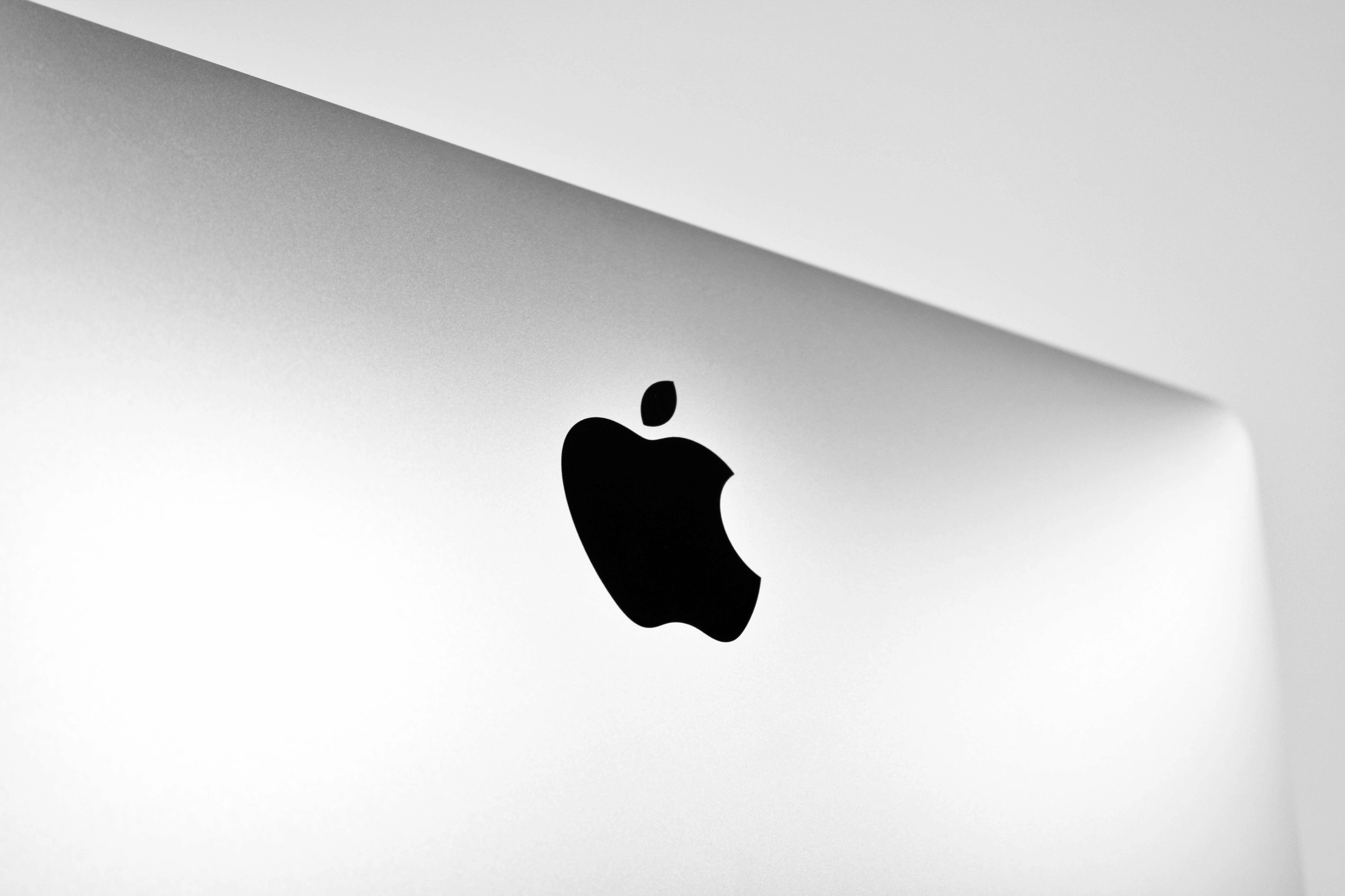 Apple 2019 iMac 5K 27-inch 3.6GHz i9 128GB RAM 4TB SSD Vega 48 GPU