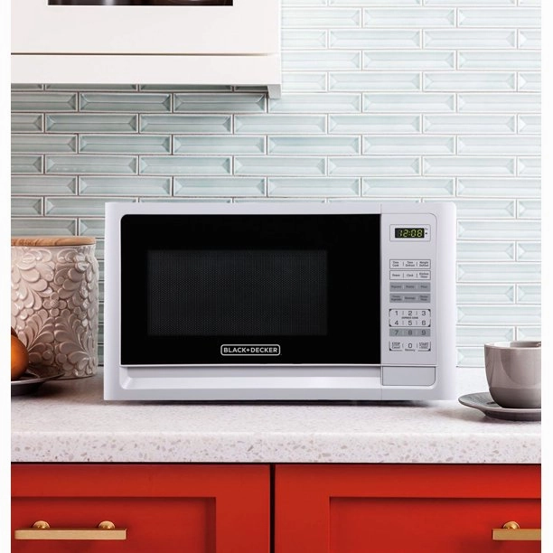 Black Decker EM031MFOP1 1.1-Cu. Ft. Microwave
