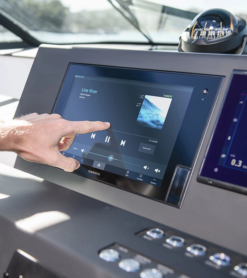 Garmin MS-BB100. Media Black Box w/controller.  redesign. WW