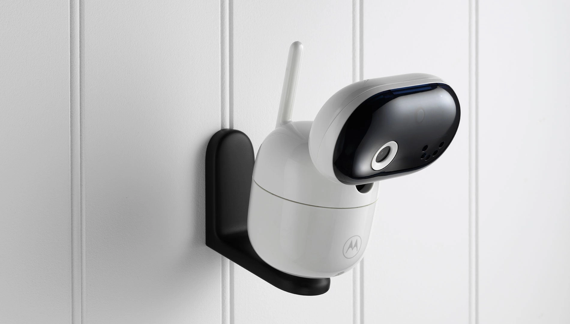 Motorola PIP1010 Connect 1080p Remote Pan/Tilt Video Baby Camera